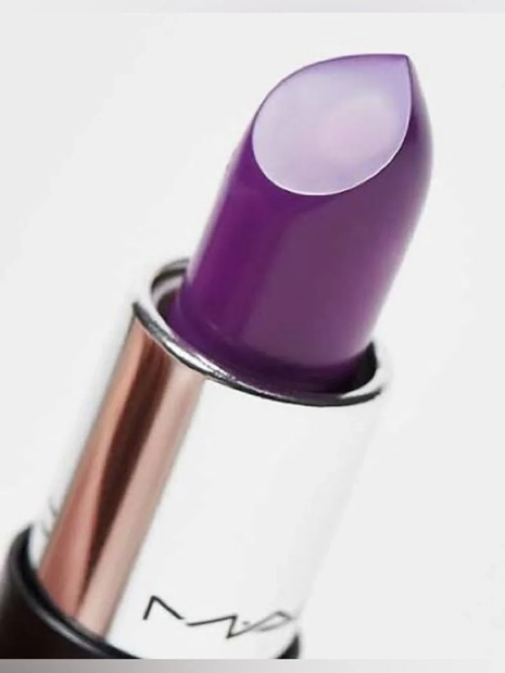 New! MAC Cosmetics Everybody’s Heroine lipstick